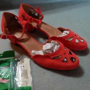 Liuruijia Suede Kitten heels Red Size 6.5